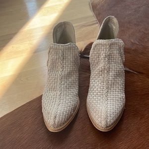 Very Volatile | Veracruz Leather Woven Booties | Cream-Tan | Size 10